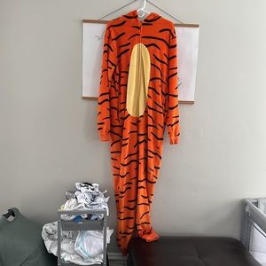 Tigger onesie XL